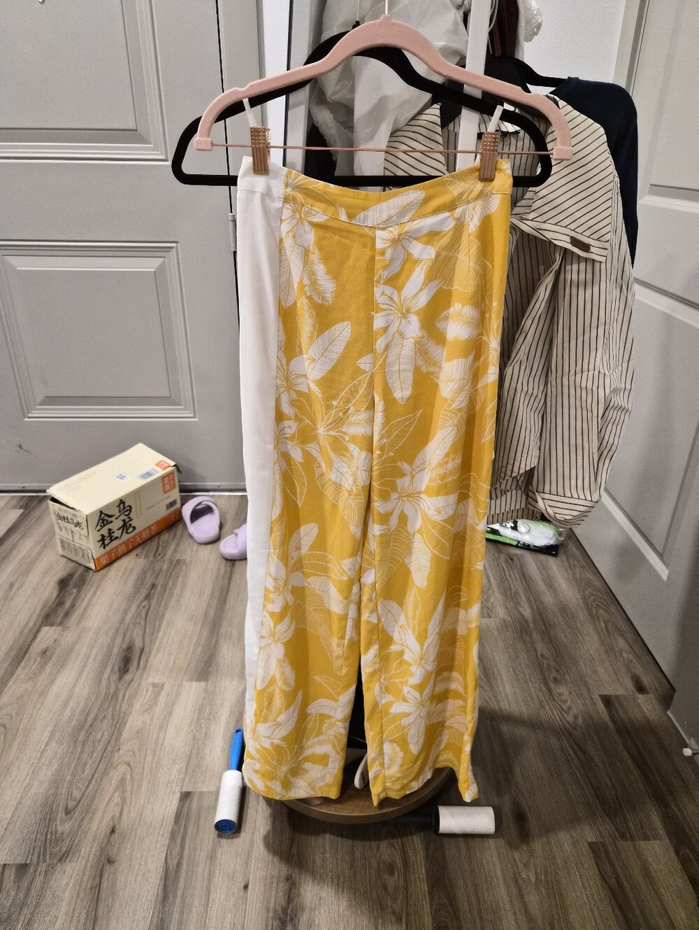 Isislover Two Pieces Set: Printed leaf Camisole Top + Wide-Leg Pants size S - Picture 4 of 5
